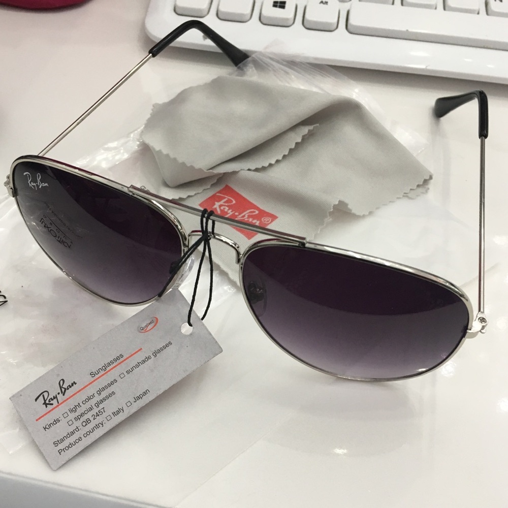 BRAND NEW Ray-Ban aviator sunglasses